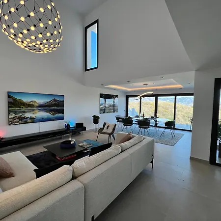 Perniznest - Luxury Front Of Calanova Golf With Sea View